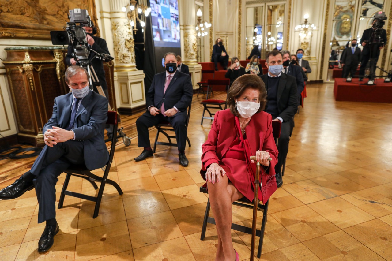 En primer plano la jueza de la Corte Elena Highton de Nolasco y Marcelo Gebhardt, Vicedecano de la Facultad de Derecho de la Universidad de Buenos Aires (UBA)