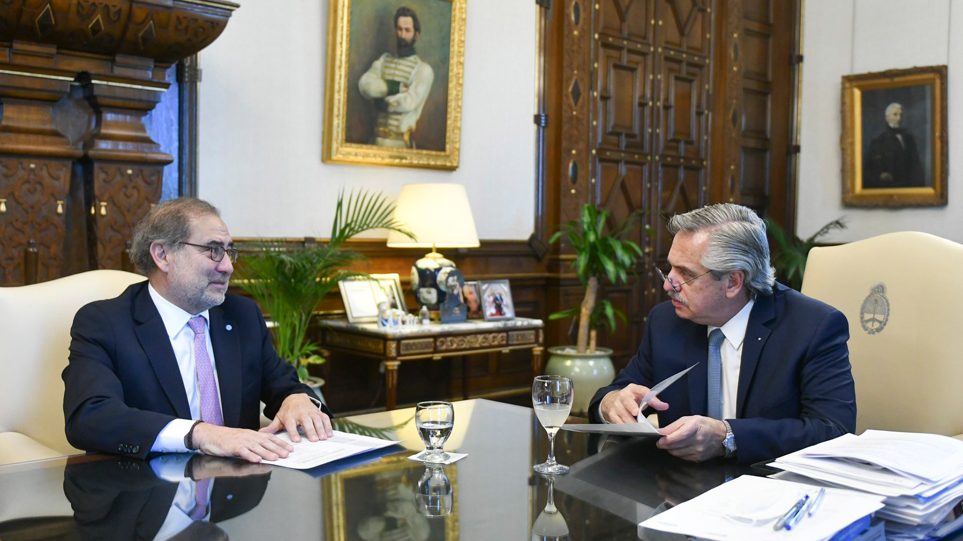 Alberto Fernández y Jorge Arguello durante un encuentro oficial en la Casa Rosada