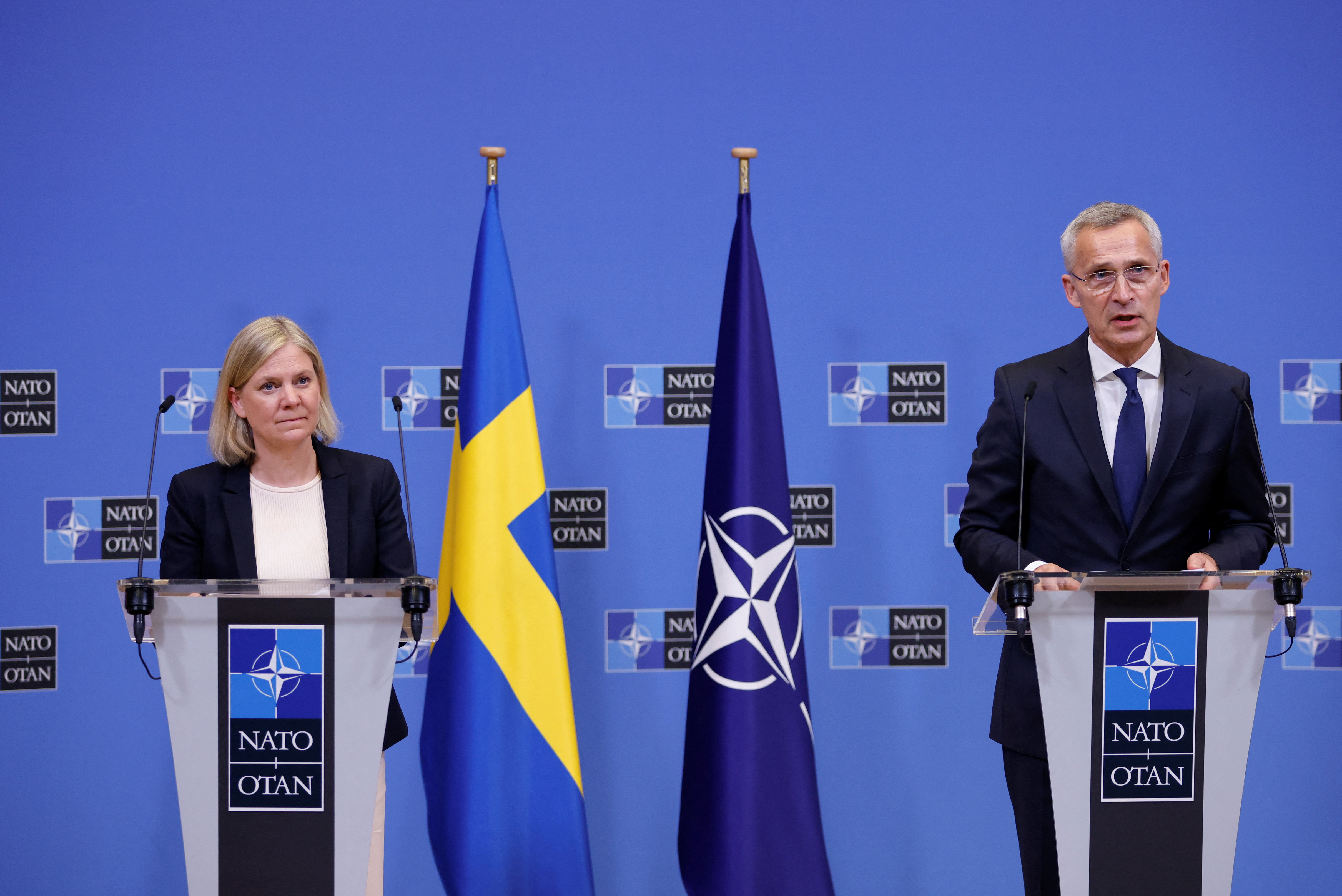 La primera ministra sueca, Magdalena Andersson, se reunió en Bruselas con el secretario general de la OTAN, Jens Stoltenberg (REUTERS/Johanna Geron)