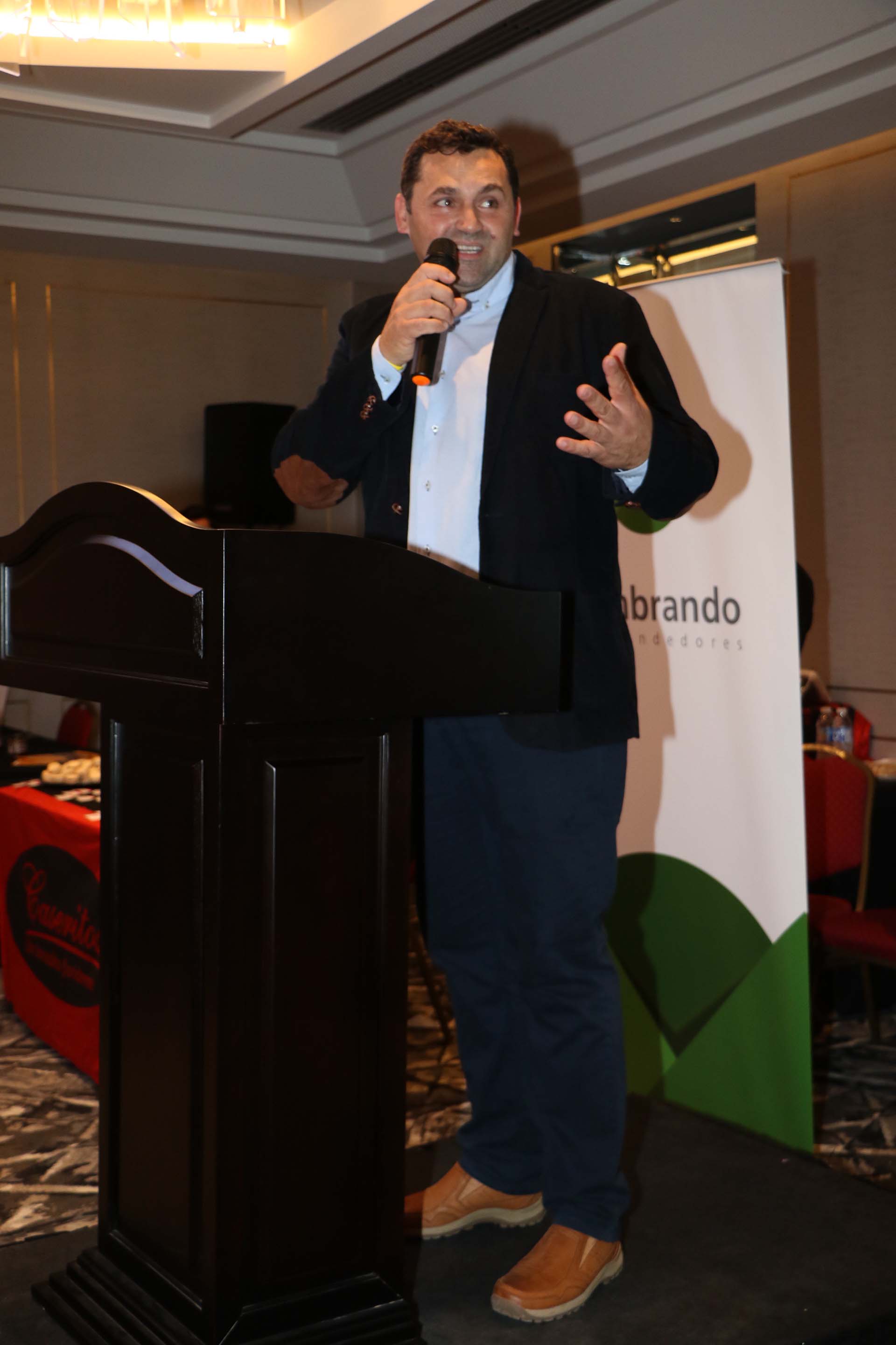 Nilson Viazzo, ganador de la primera edición de Master Chef Uruguay contó cómo ve la escena gastronómica de su país, sus particularidades y sabores característicos