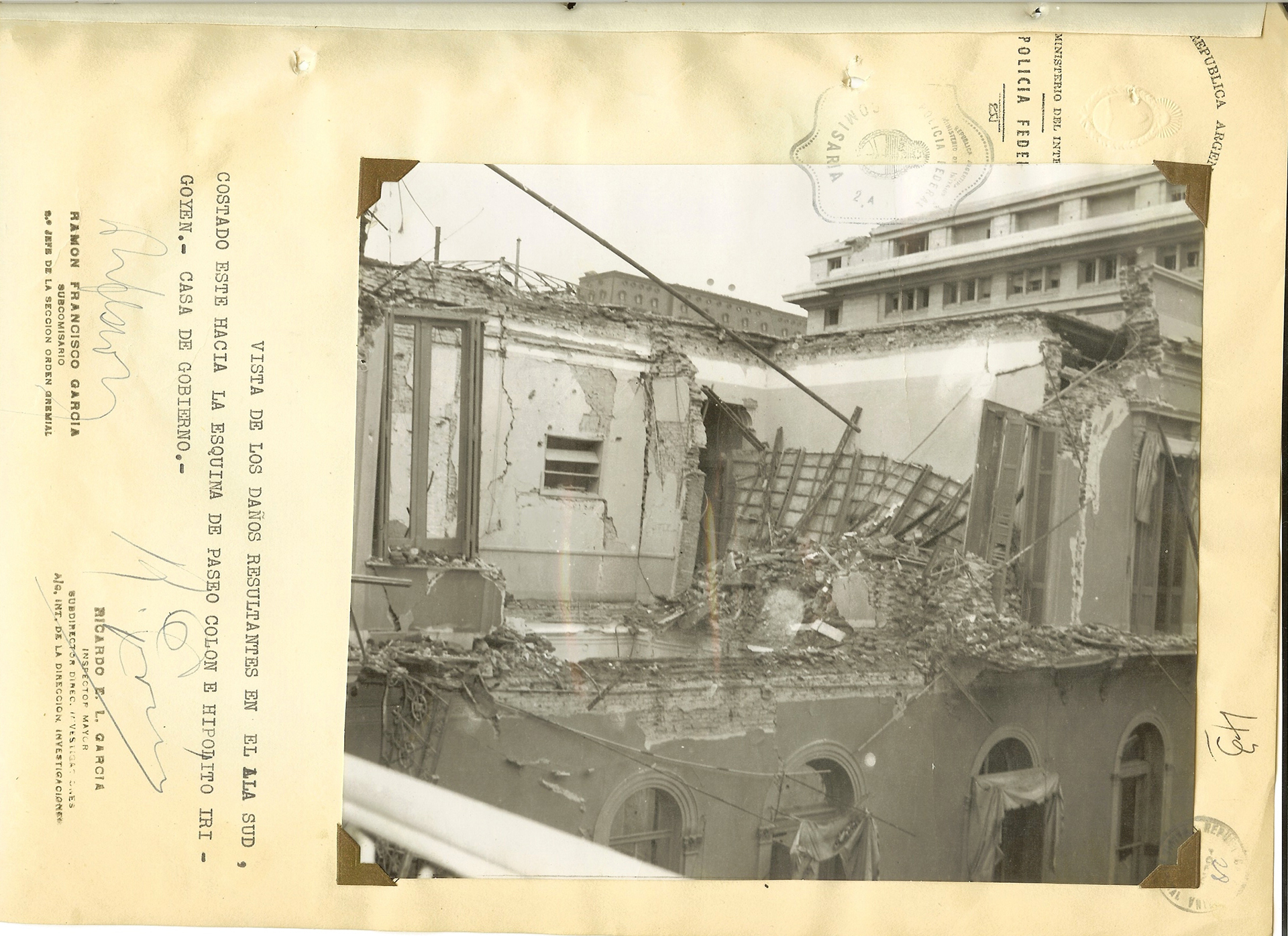 Destrucción de la casa de gobierno. La aviación Naval bombardeó la Plaza de Mayo.