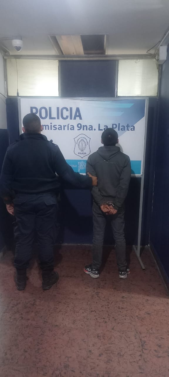 Tucumán: un accidente entre una moto y un carro a tracción a sangre dejó tres heridos en el puente Lucas Córdoba