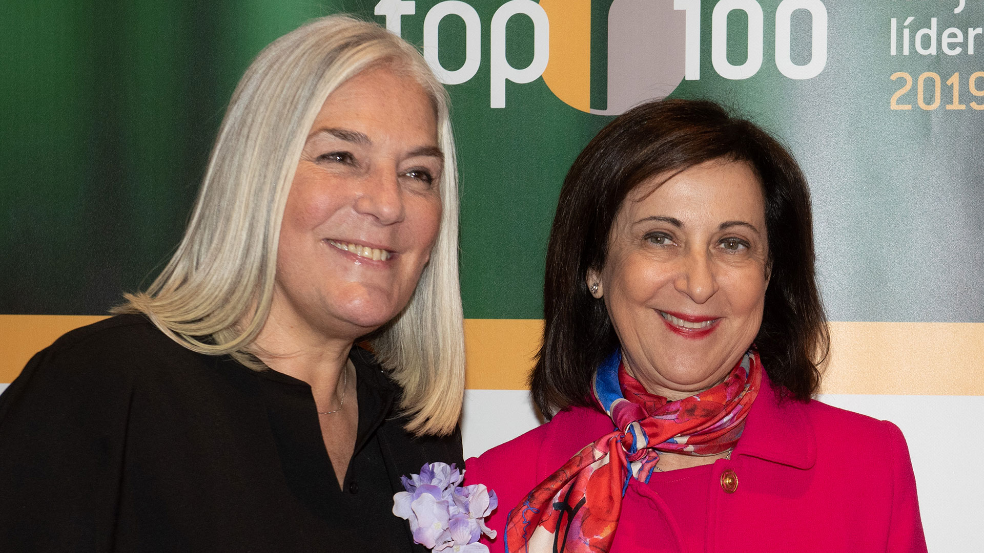 Mercedes Wullich junto a la ministra de Defensa de España, Margarita Robles, durante el evento de Top 100 Mujeres Líderes de 2019 (Photo by Beatriz Velasco/Getty Images)