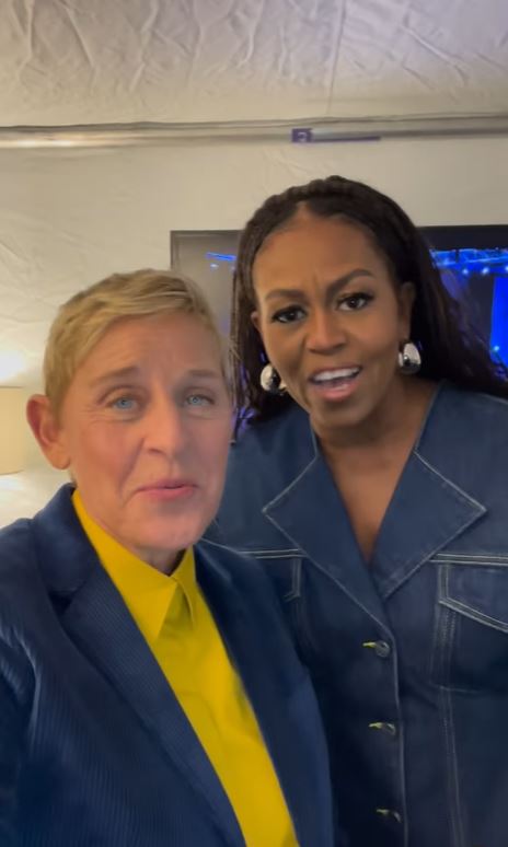 La ex primera dama Michelle Obama junto a la conductora Ellen DeGeneres durante una presentación en Washington (Instagram)
