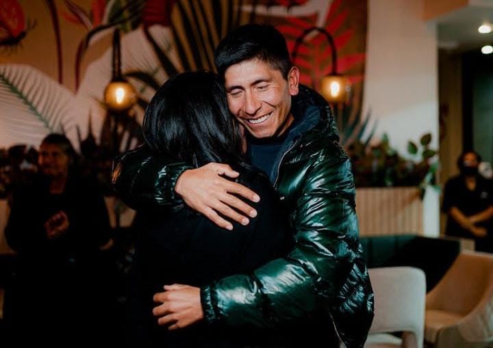 Nairo Quintana publicó nuevas y románticas imágenes de la pedida de mano a su futura esposa