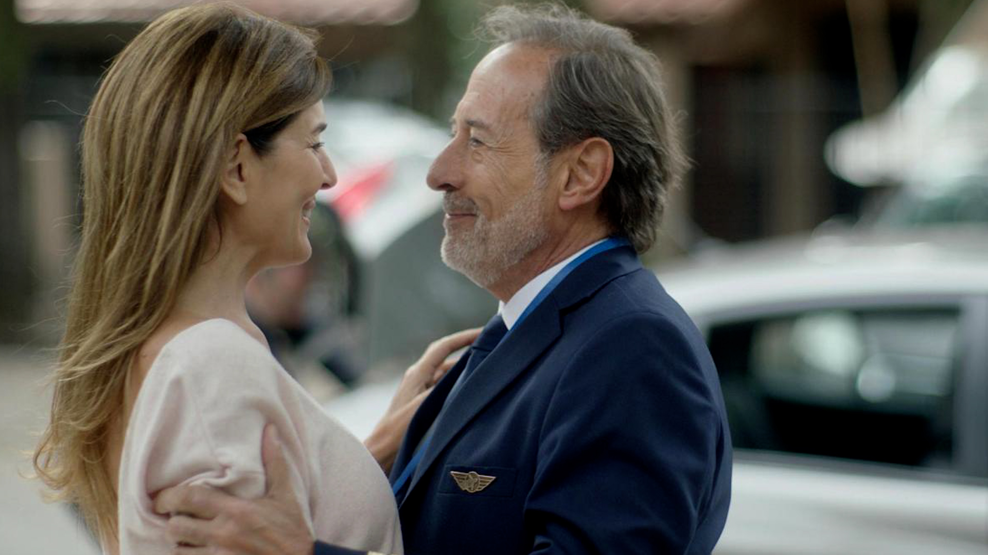 Guillermo Francella y Andrea Frigerio en una instantánea del tráiler de la nueva película La extorsión