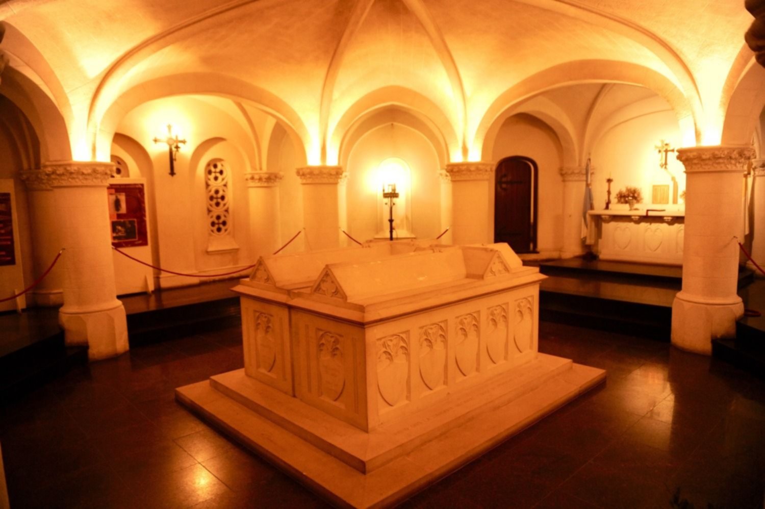 Cripta de la Catedral de la Plata donde reposan los restos de Dardo Rocha y su esposa