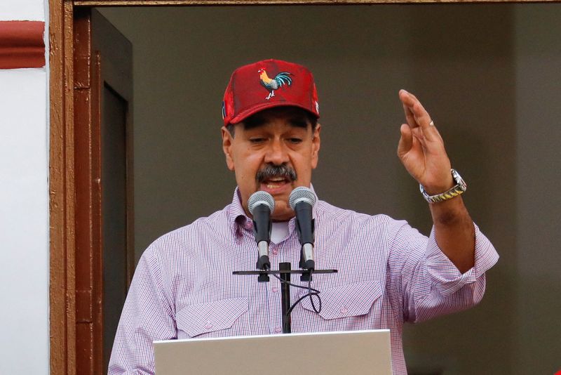 Franco Colapinto y Bizarrap jugaron al pádel con una leyenda: las bromas y cómo sigue el plan de trabajo en la F1