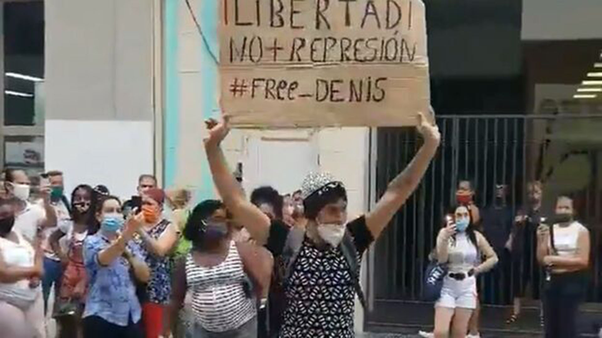 La CIDH le pidió al régimen cubano que respete los derechos de Luis Robles, condenado tras manifestarse con una pancarta