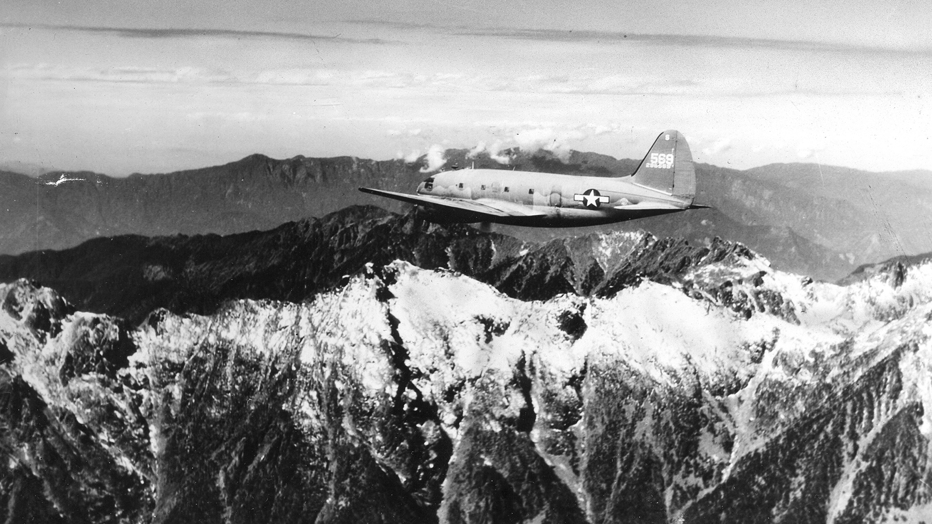 Tragedia y misterio en el hallazgo de un avión de la Segunda Guerra Mundial desaparecido hace 77 años en el Himalaya