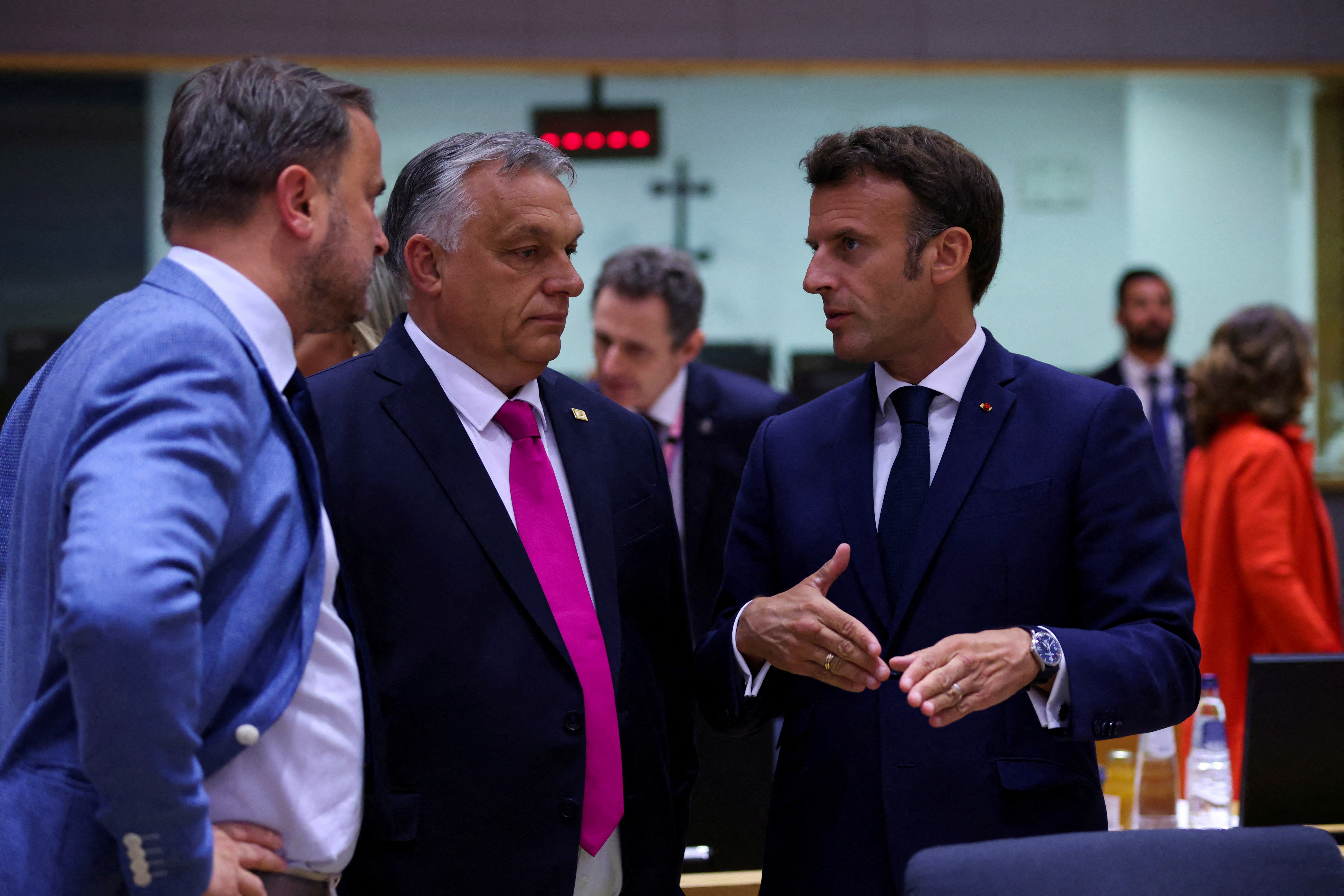 El húngaro Viktor Orban junto a Macron (REUTERS/Johanna Geron)