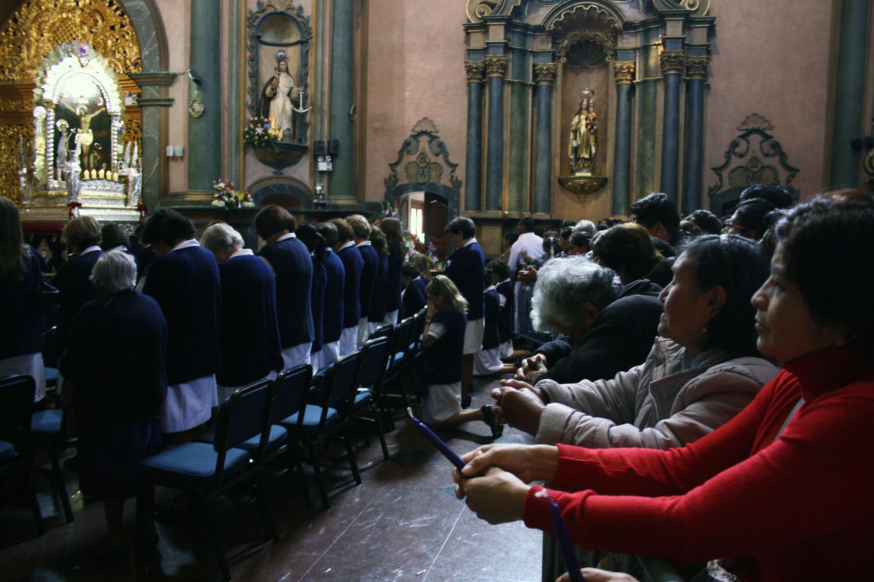 Señor de los Milagros: fieles y devotos visitan iglesia de Las Nazarenas