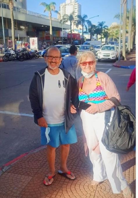 La pareja, de paseo por Punta del Este
