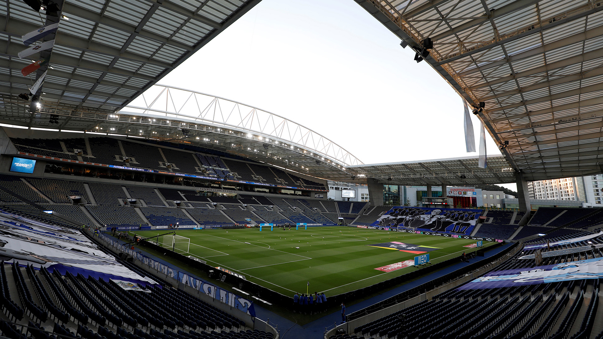 El estadio Dragao, sede del Porto, será el escenario de la definición entre Manchester City y Chelsea (Reuters)