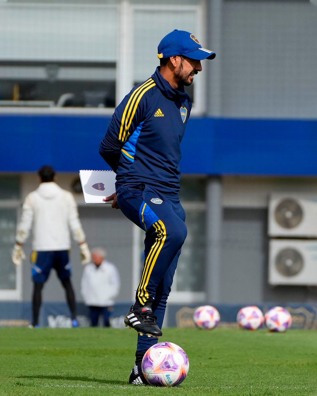 Tano Gracián in one of the training sessions (@bocajrsoficial)