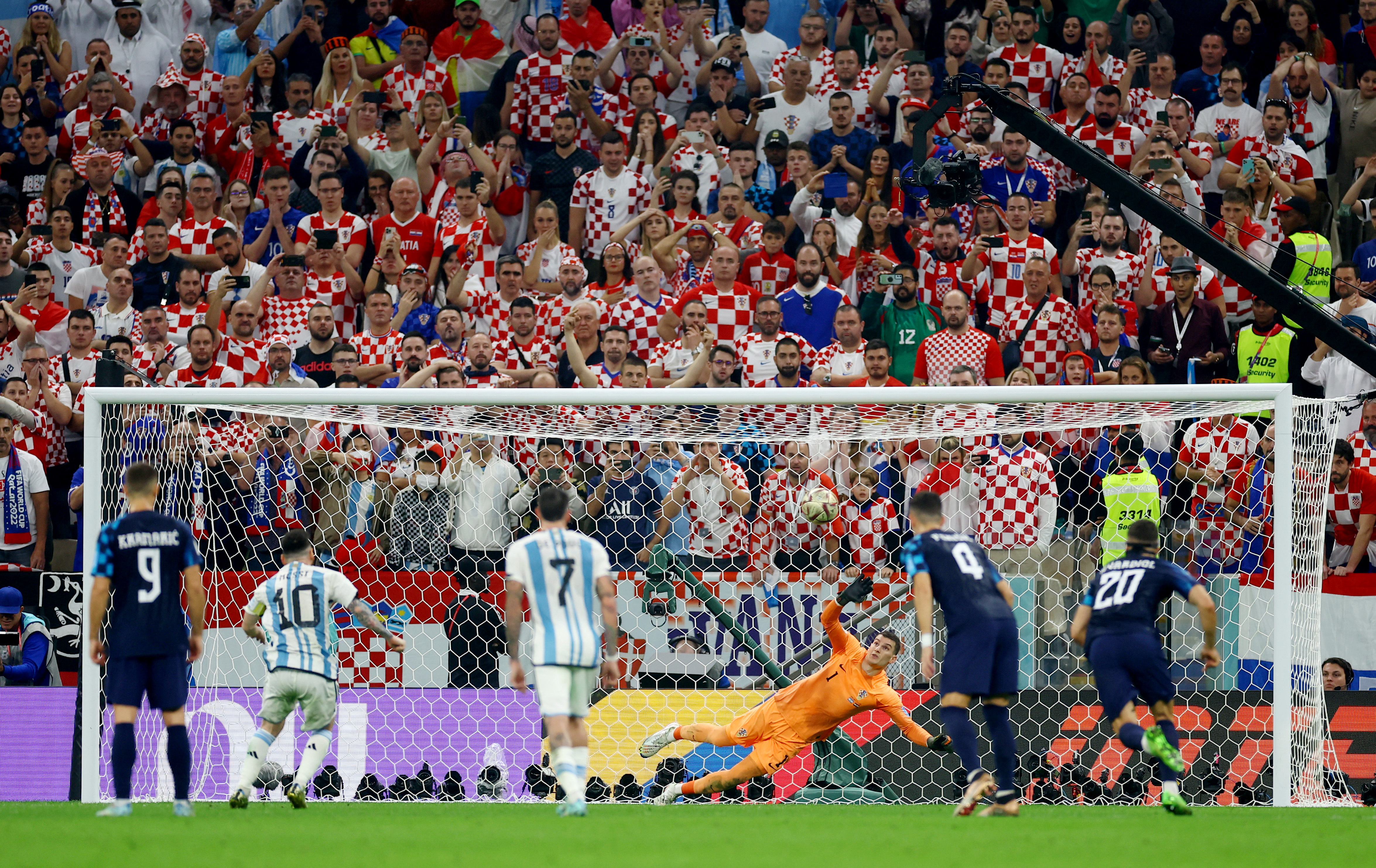 Messi ya frotÃ³ la lÃ¡mpara para poner el 1-0 en favor de la SelecciÃ³n (REUTERS/Kai Pfaffenbach)