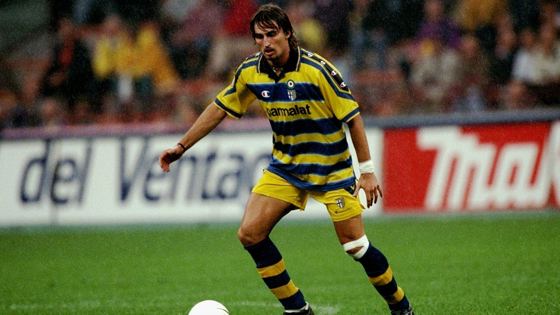 Dino Baggio en el Parma en 1999 (Claudio Villa /Allsport)