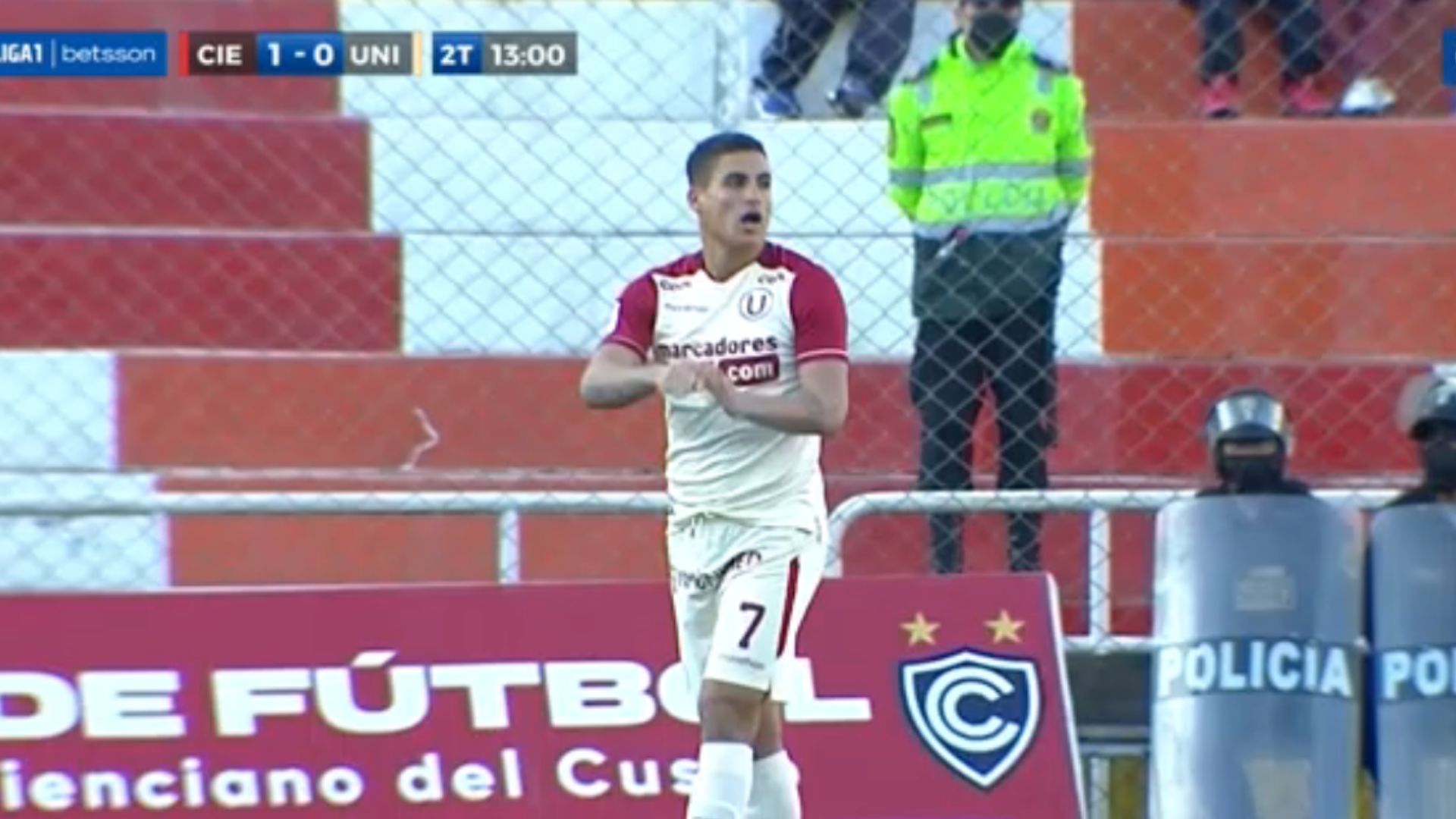 Alexander Succar estrelló su remate al palo y se perdió el 1-1 en el Universitario vs Cienciano por Liga 1