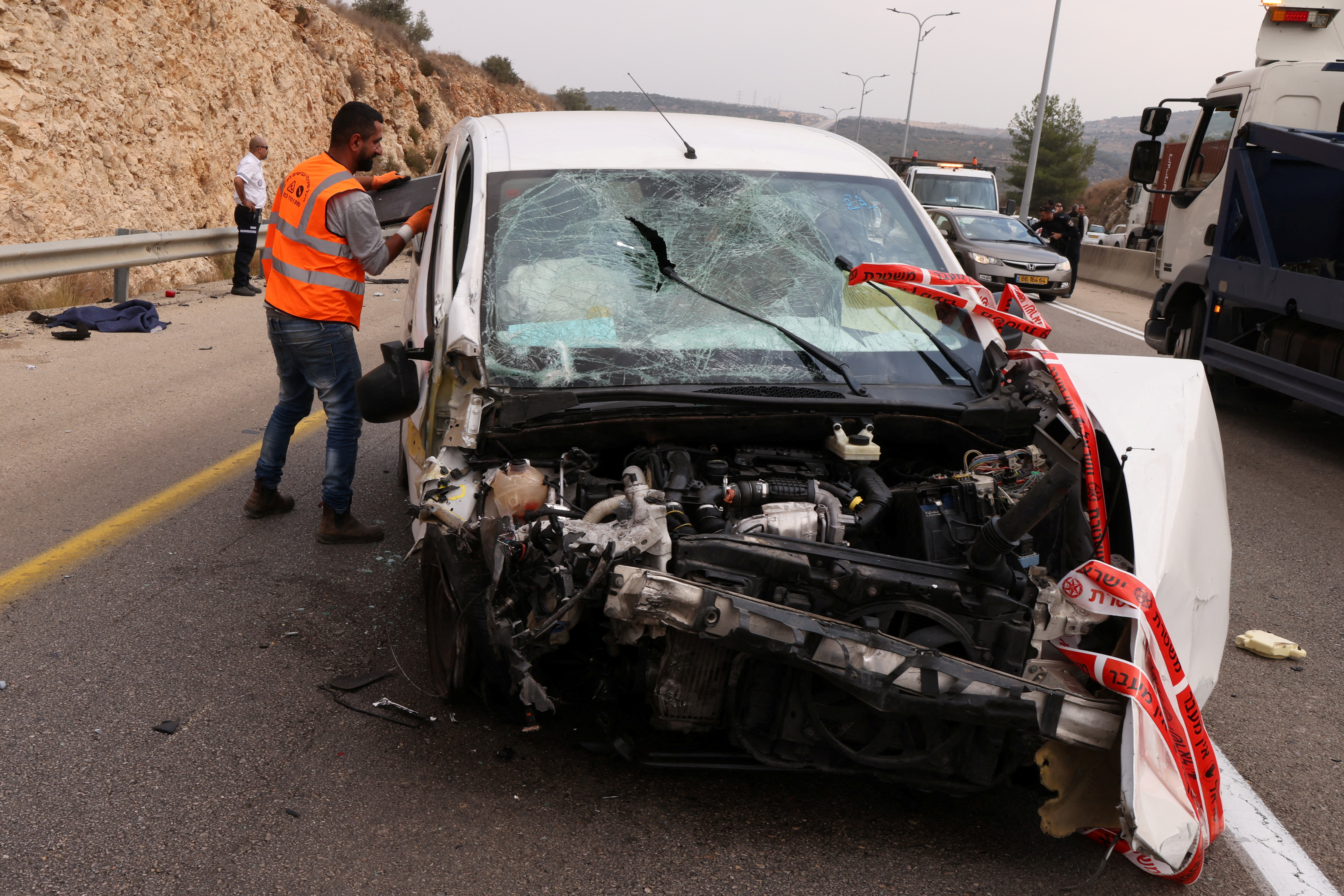 Un terrorista mató a tres israelíes en un ataque en Cisjordania y fue abatido