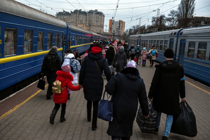 Ucrania organizará un operativo para evacuar civiles de Crimea