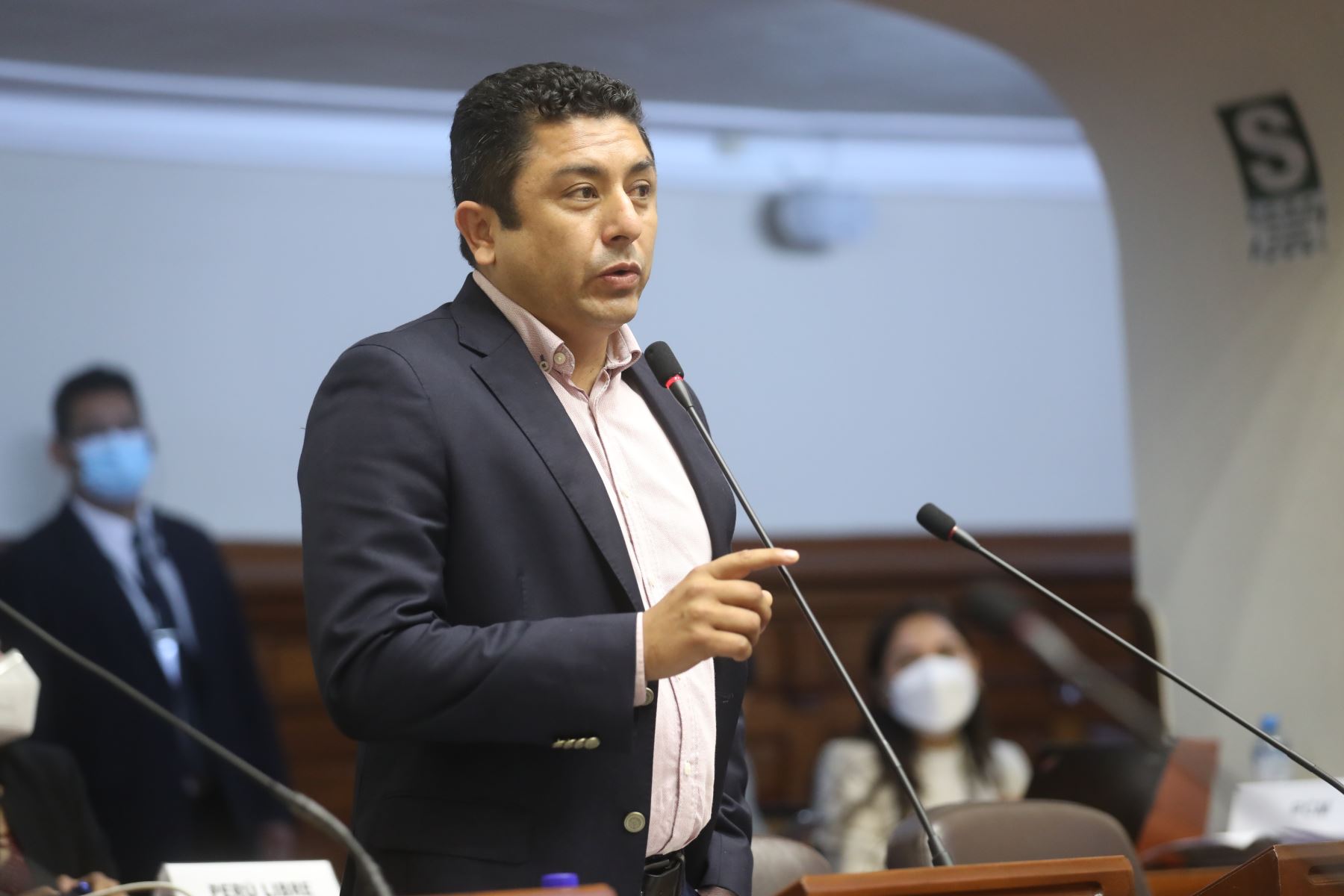 Guillermo Bermejo criticó la actitud de la congresista Oliva.  Foto: Andina