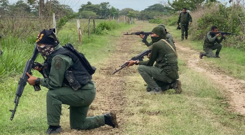 Militares venezolanos en Apure después que el ELN enfrentó a las disidencias de las FARC