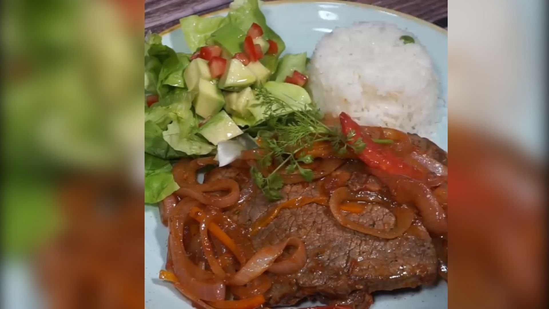 Descubre esta receta peruana para cocinar un delicioso bistec encebollado -  Infobae