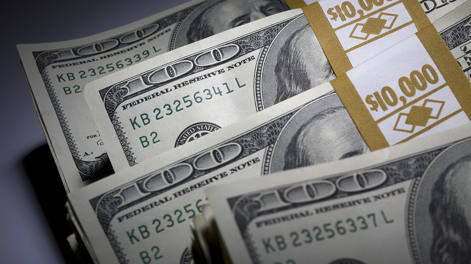 Jornada financiera: el dólar libre subió a $386 después de fuertes ventas del BCRA en el mercado