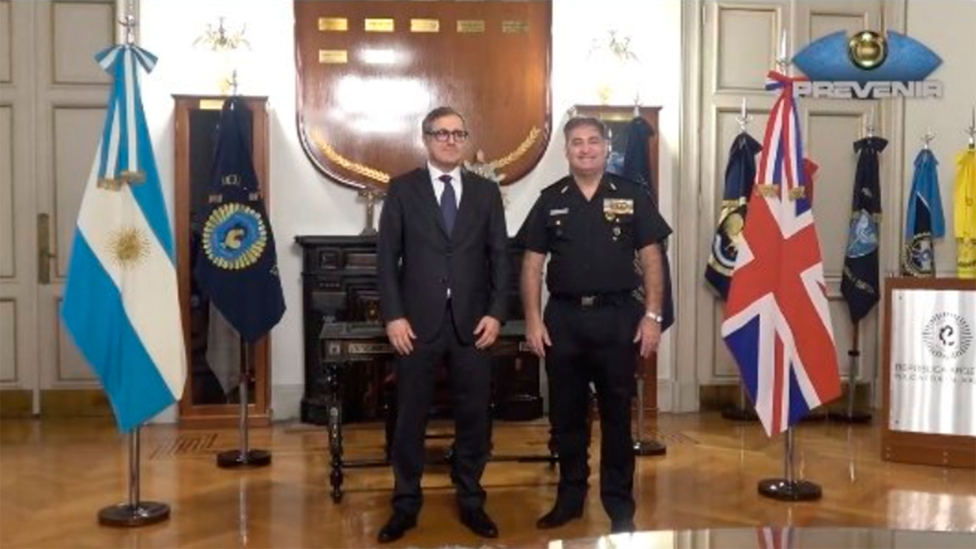 La curiosa visita a la Policía Federal del británico que representa al FMI en la Argentina y un tuit borrado