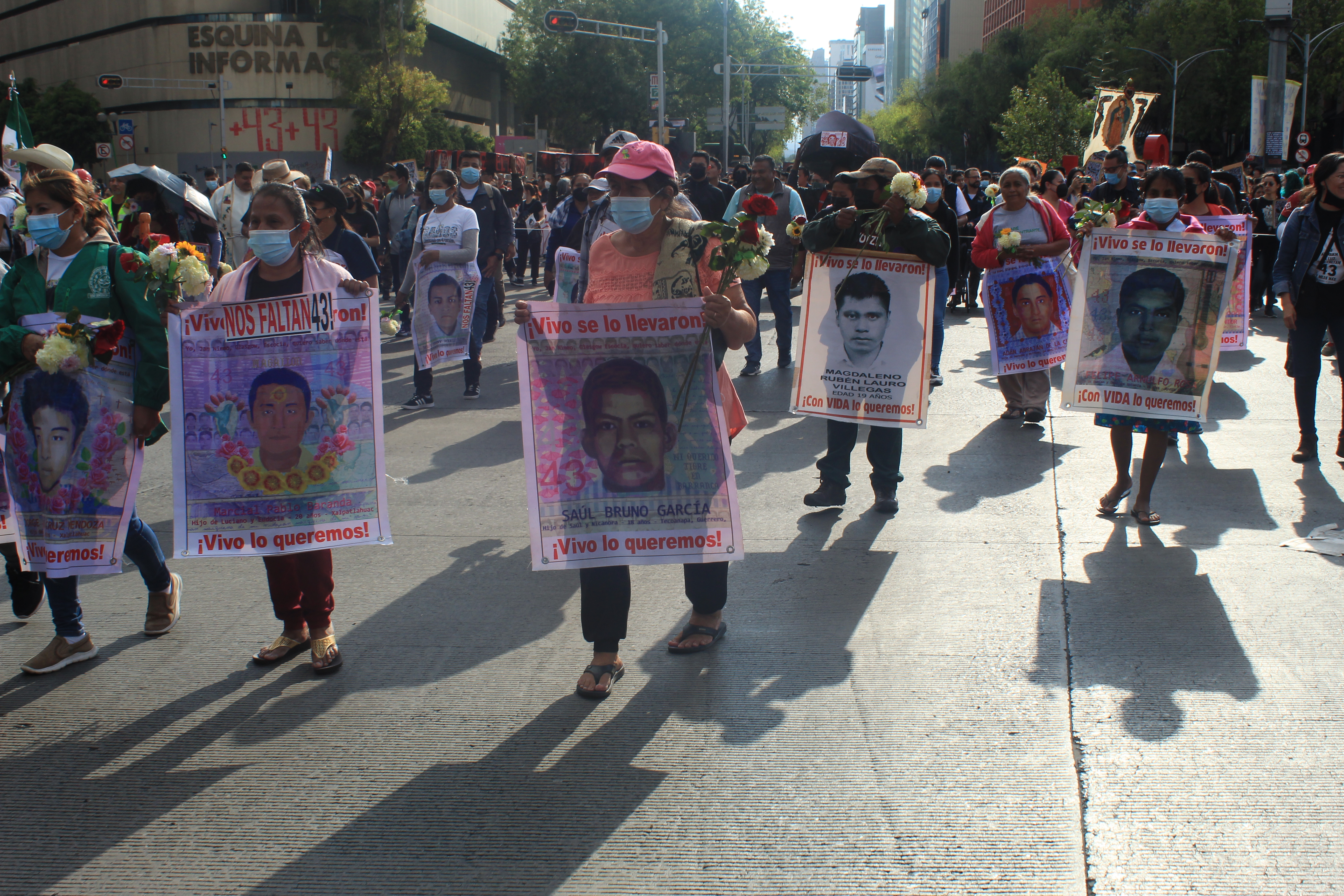 Madres y padres de familia llevan ocho años exigiendo justicia por sus hijos. (Foto: Baruc Mayen/Infobae México)