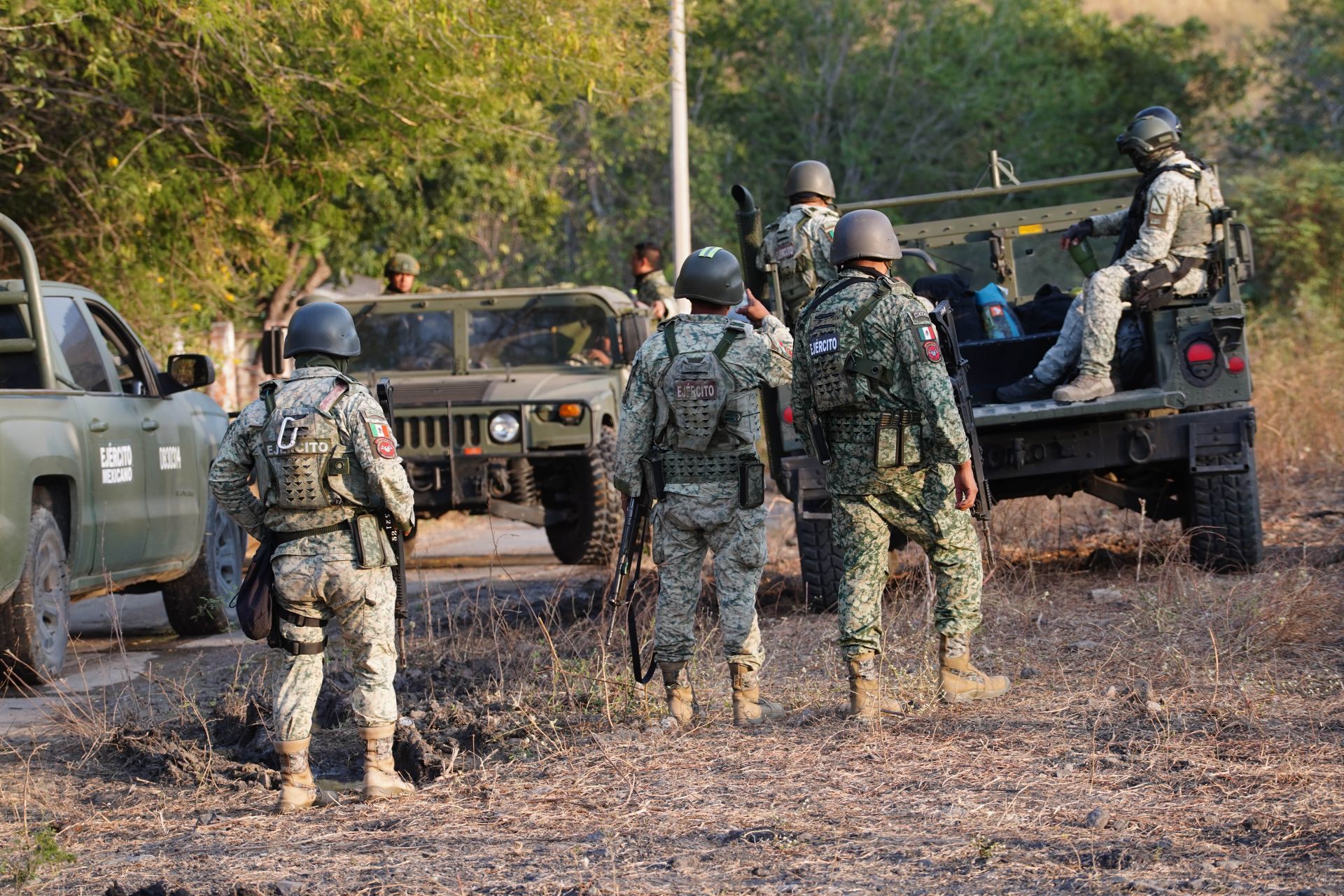 Capturan a 17 sicarios relacionados con el ataque a militares en Michoacán;  doce son colombianos - Infobae