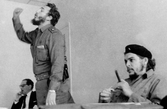 Fidel Castro se confiesa al lado de Ernesto Guevara