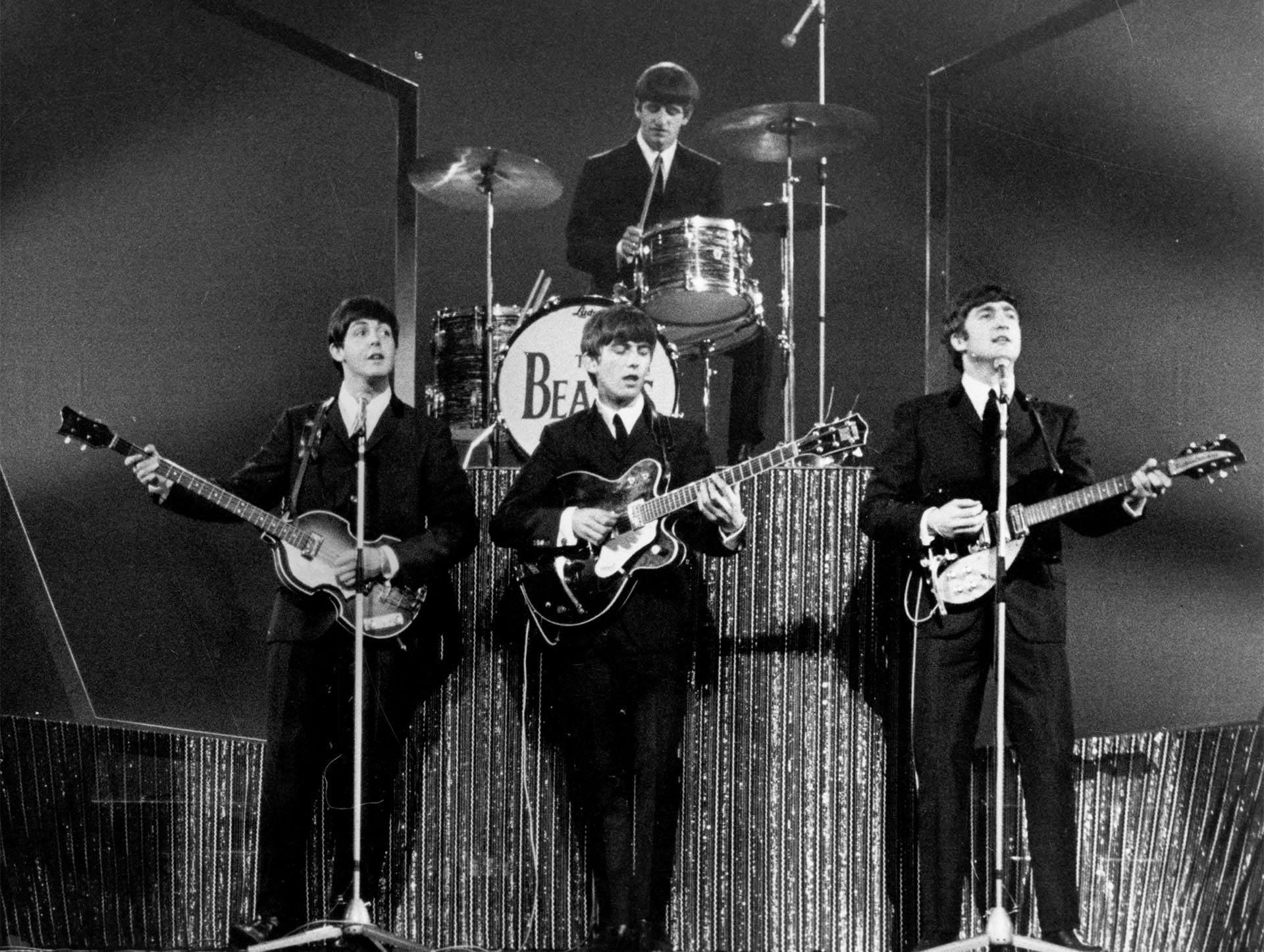 La primera canción de los Beatles que salió en Estados Unidos pasó desapercibida y se pasó en unas pocas radios. Vendió nada más que 7.310 copias   (Photo by Michael Webb/Getty Images)