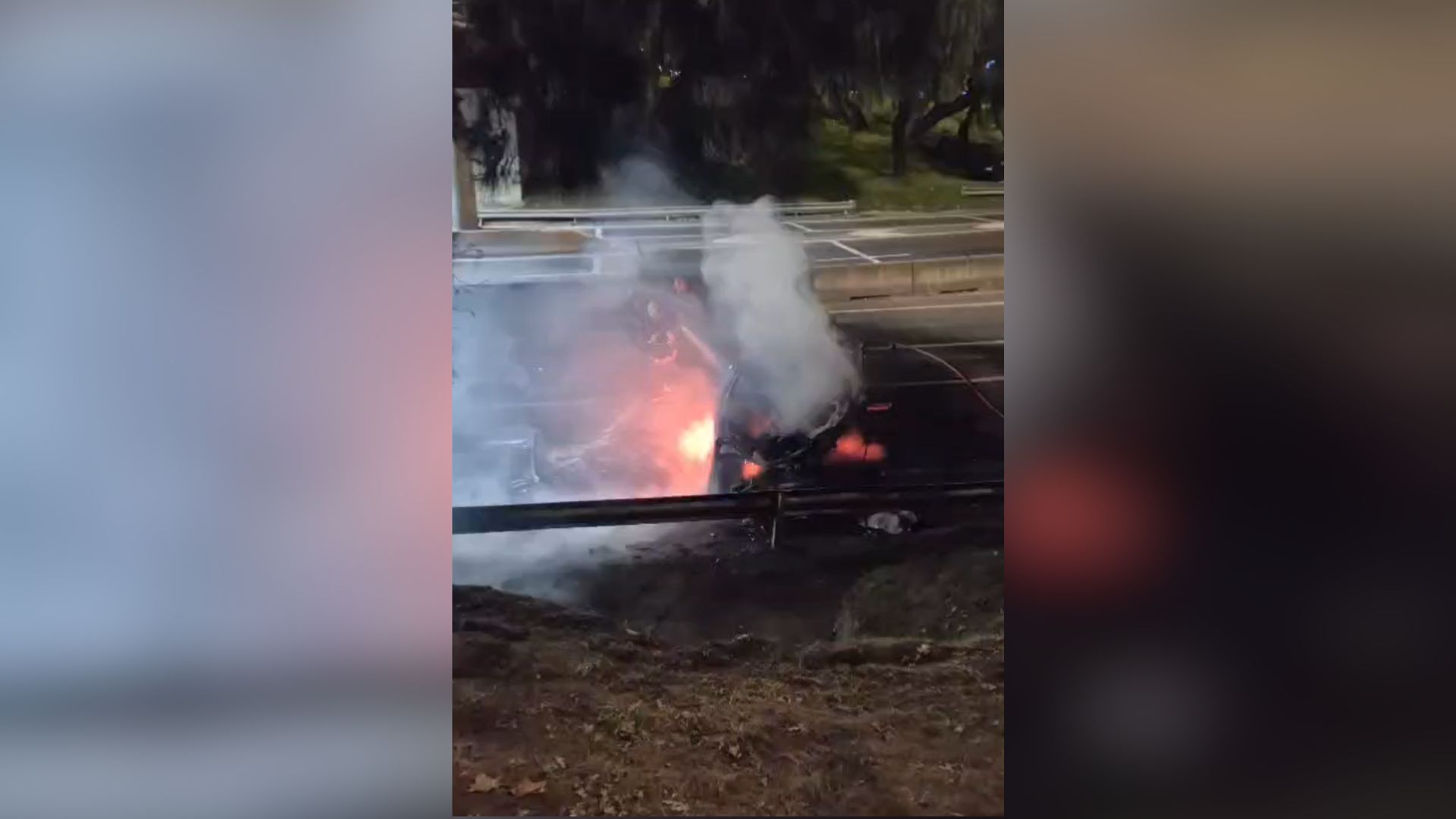 Se incendió un auto en plena General Paz tras un choque y el conductor debió ser trasladado de urgencia