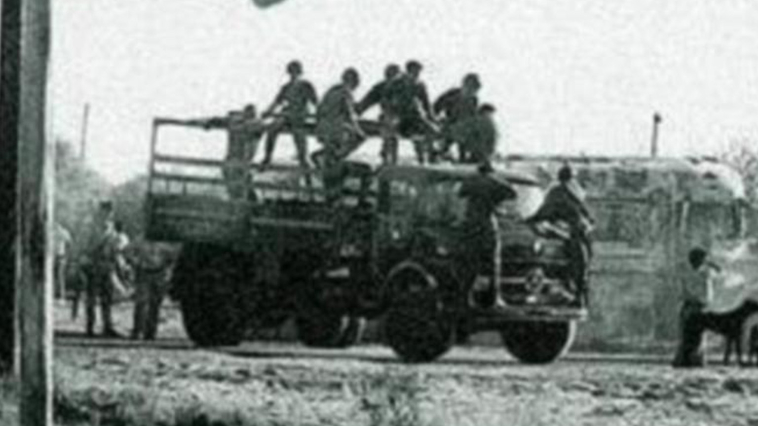 El Ejército Revolucionario del Pueblo (ERP) atacó el 23 de diciembre de 1975 el batallón de arsenales del Ejército Domingo Viejobueno, ubicado en la localidad bonaerense de Monte Chingolo