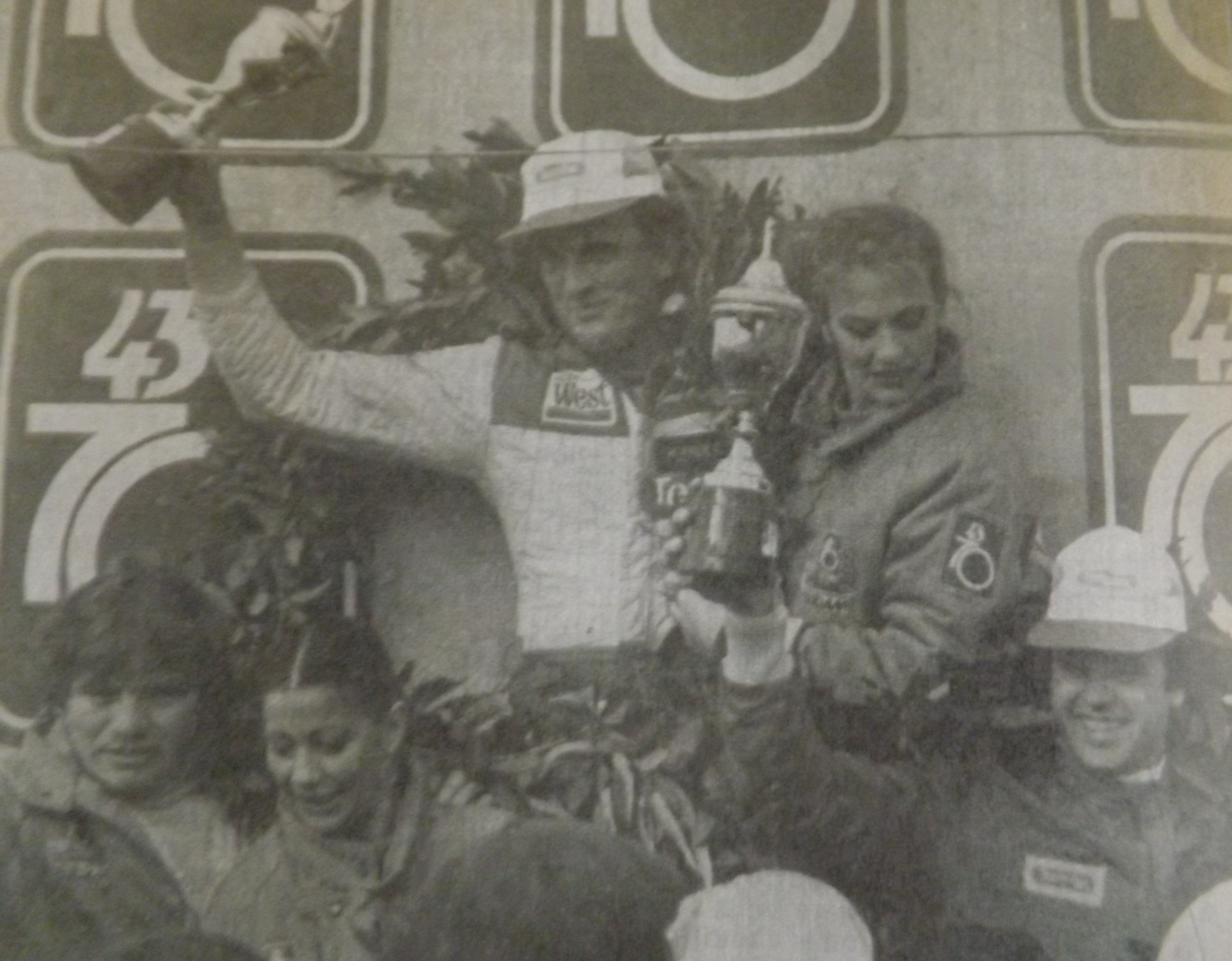 Podio de TC 2000 en 1983 con Traverso ganador en Las Flores. Di Palma fue segundo y Mario Gayraud, tercero (Archivo CORSA)