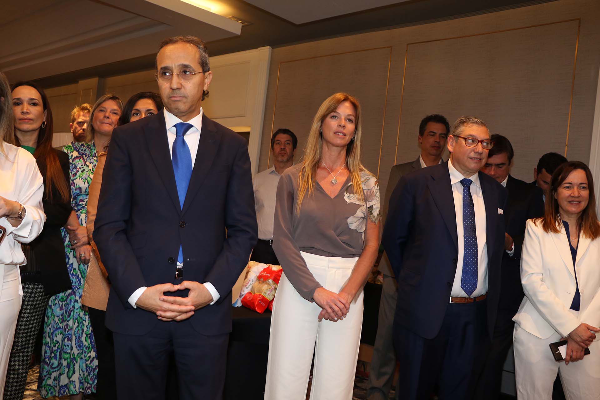 El embajador de Marruecos, Fares Yassir, junto a Lorena Ponce de León, Carlos Enciso Christiansen y María Noel Crucci 