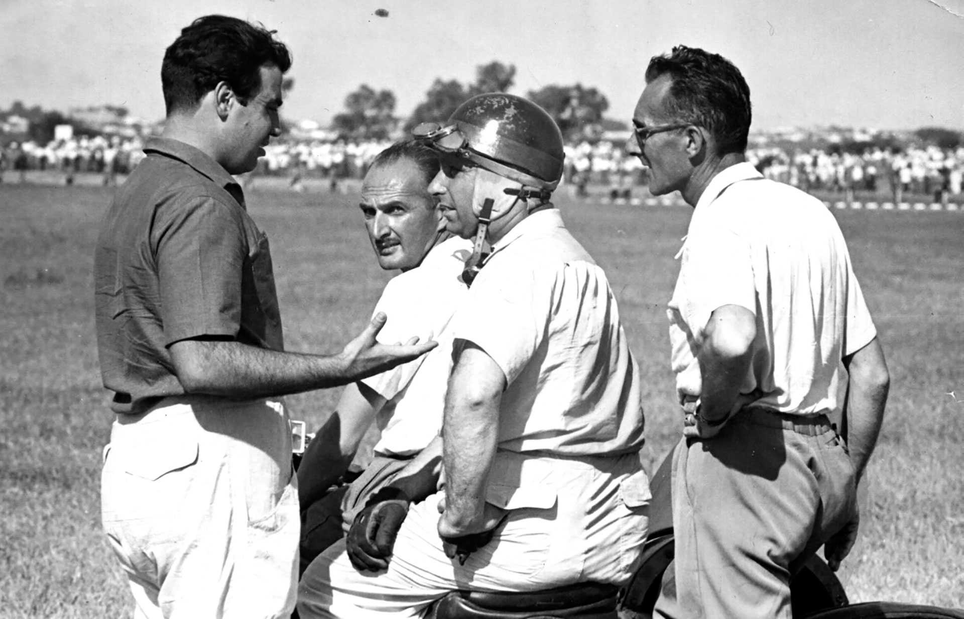 Juan Manuel Fangio y Onofre Marimón en una carrera en el Autódromo de Buenos Aires (Museo Fangio)