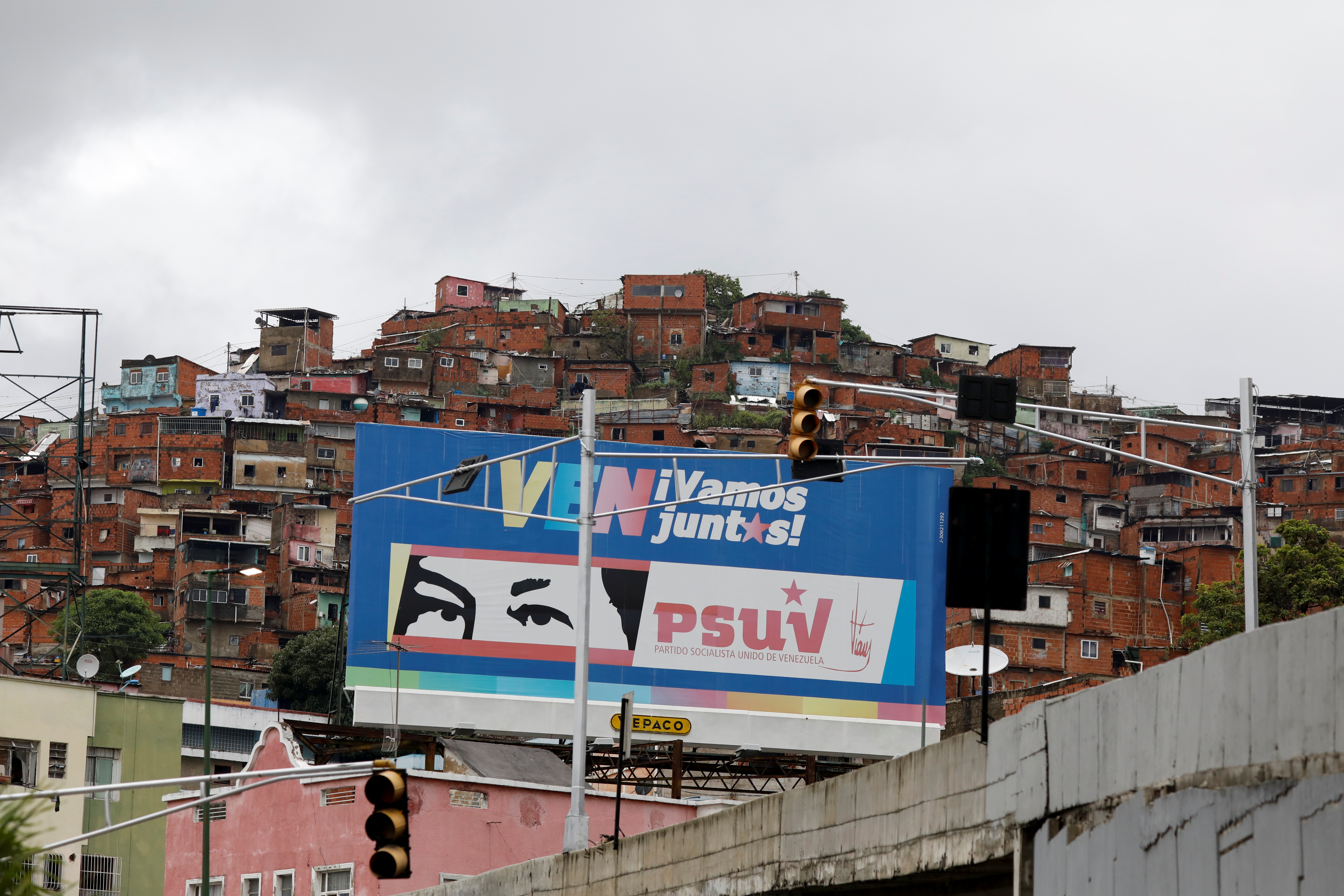 Un cartel del PSUV en Caracas (REUTERS/Leonardo Fernández Viloria/Archivo)