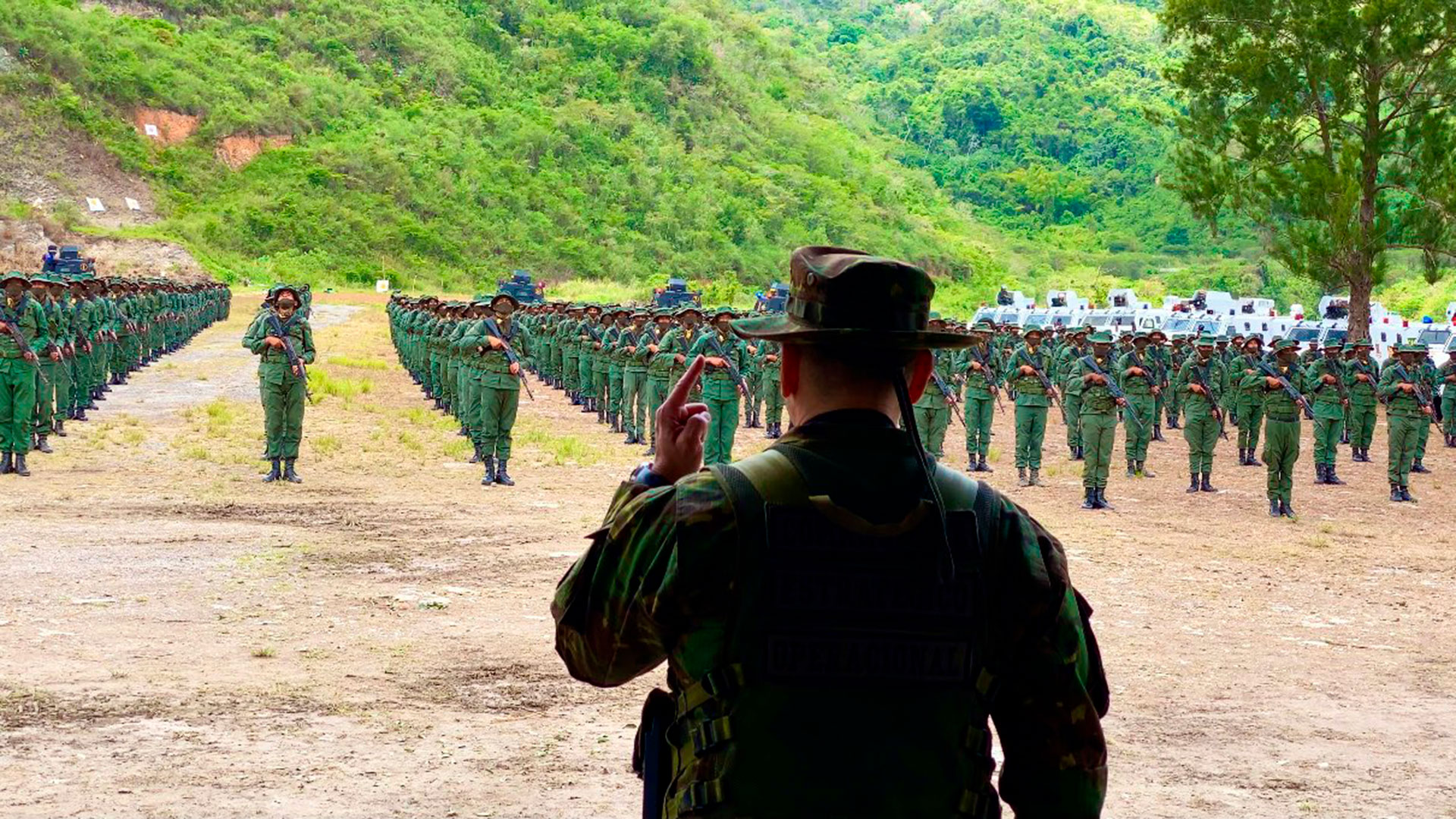 La ideologización y politización de los militares ha sido evidente con consignas sobre la revolución bolivariana