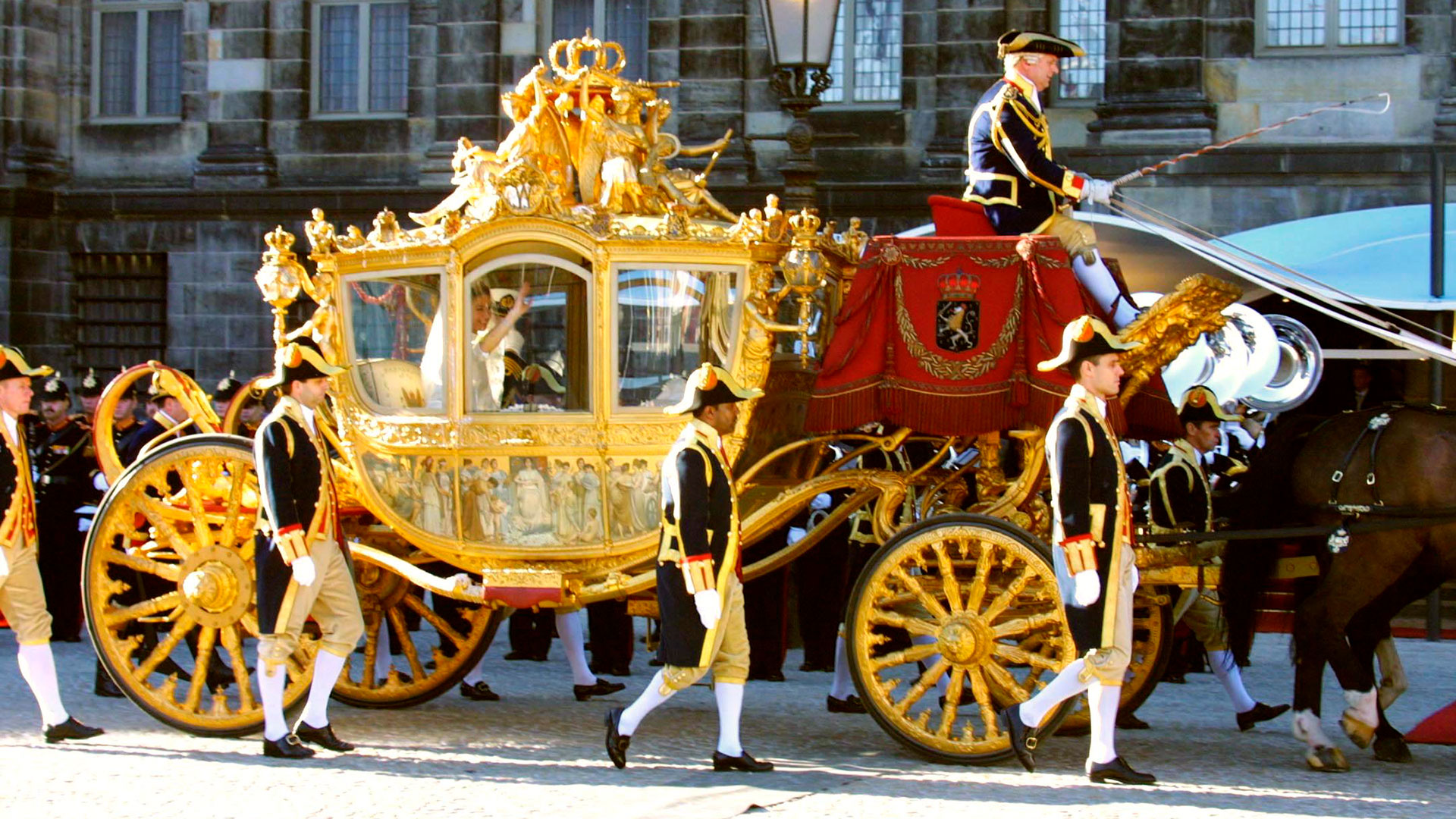Máxima en la famosa carroza de oro que se usaba para los grandes eventos de la casa real holandesa (Shuttersock)