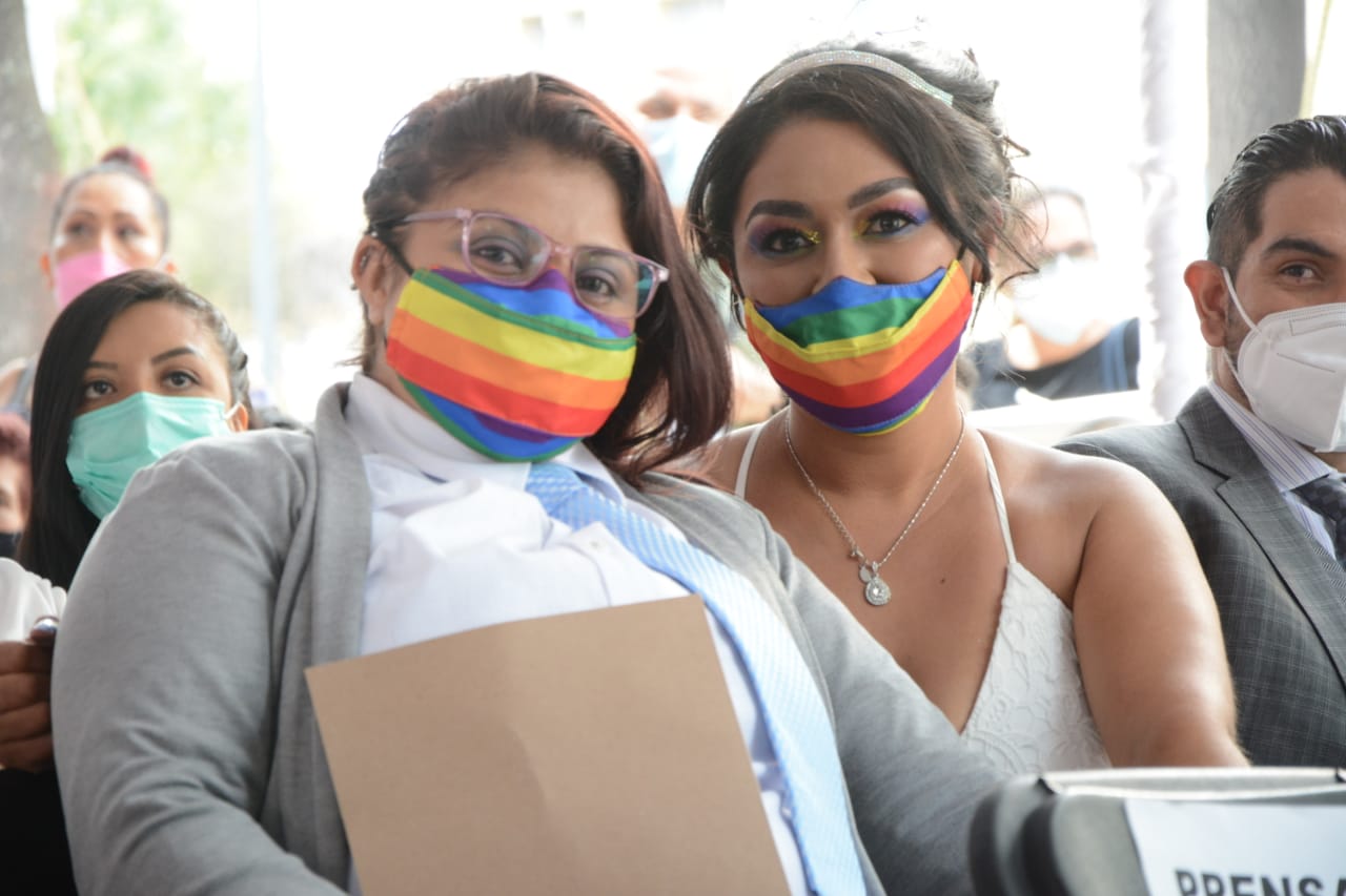 El trámite para contraer matrimonio fue gratuito para parejas LGBT+ (Foto: Twitter/@COPRED_CDMX)