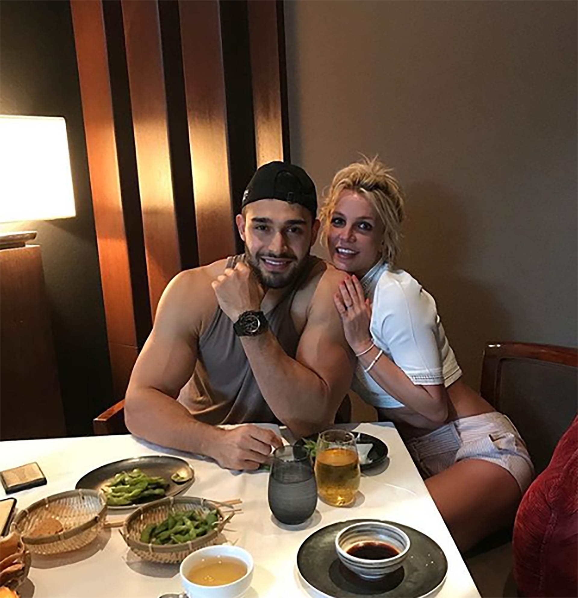 Britney Spears y su novio Sam Asghari (Instagram)