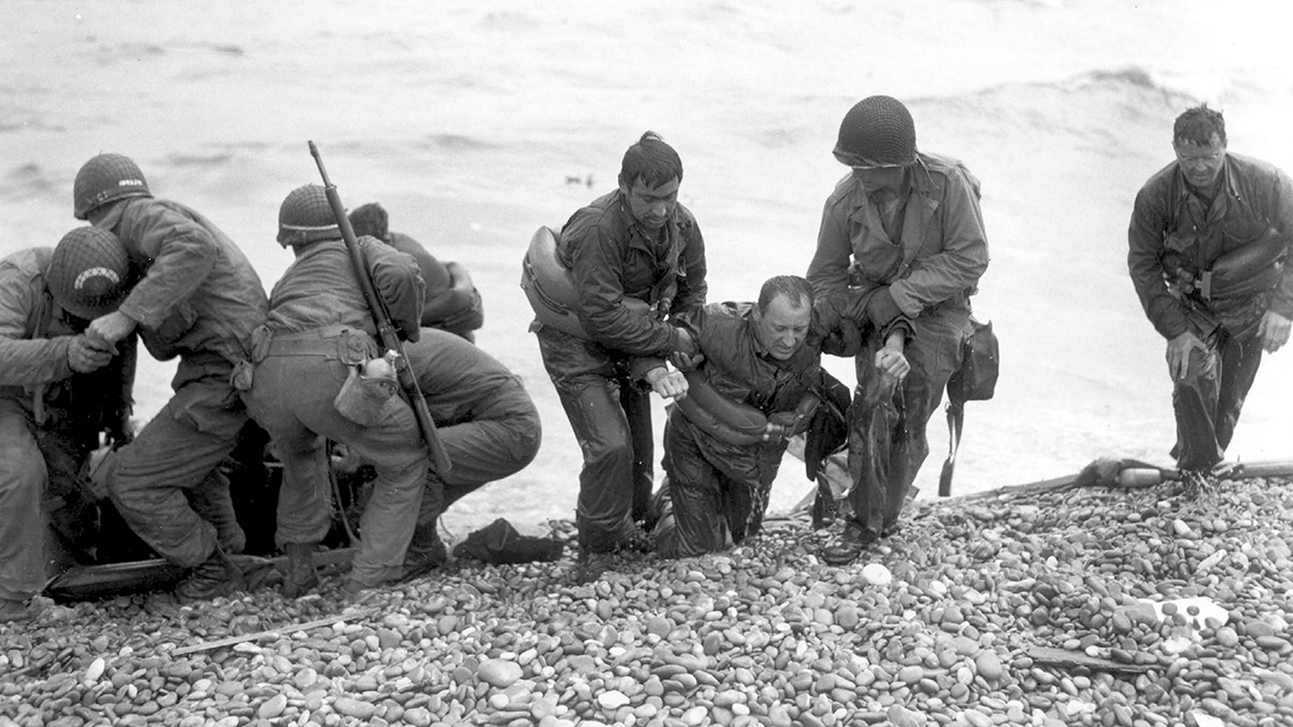 El viernes 2 de junio los buques de guerra aliados se cargaron de soldados para la que sería la mayor operación militar de la historia que involucraba a cinco mil naves y a más de dos millones de hombres (Reuters)