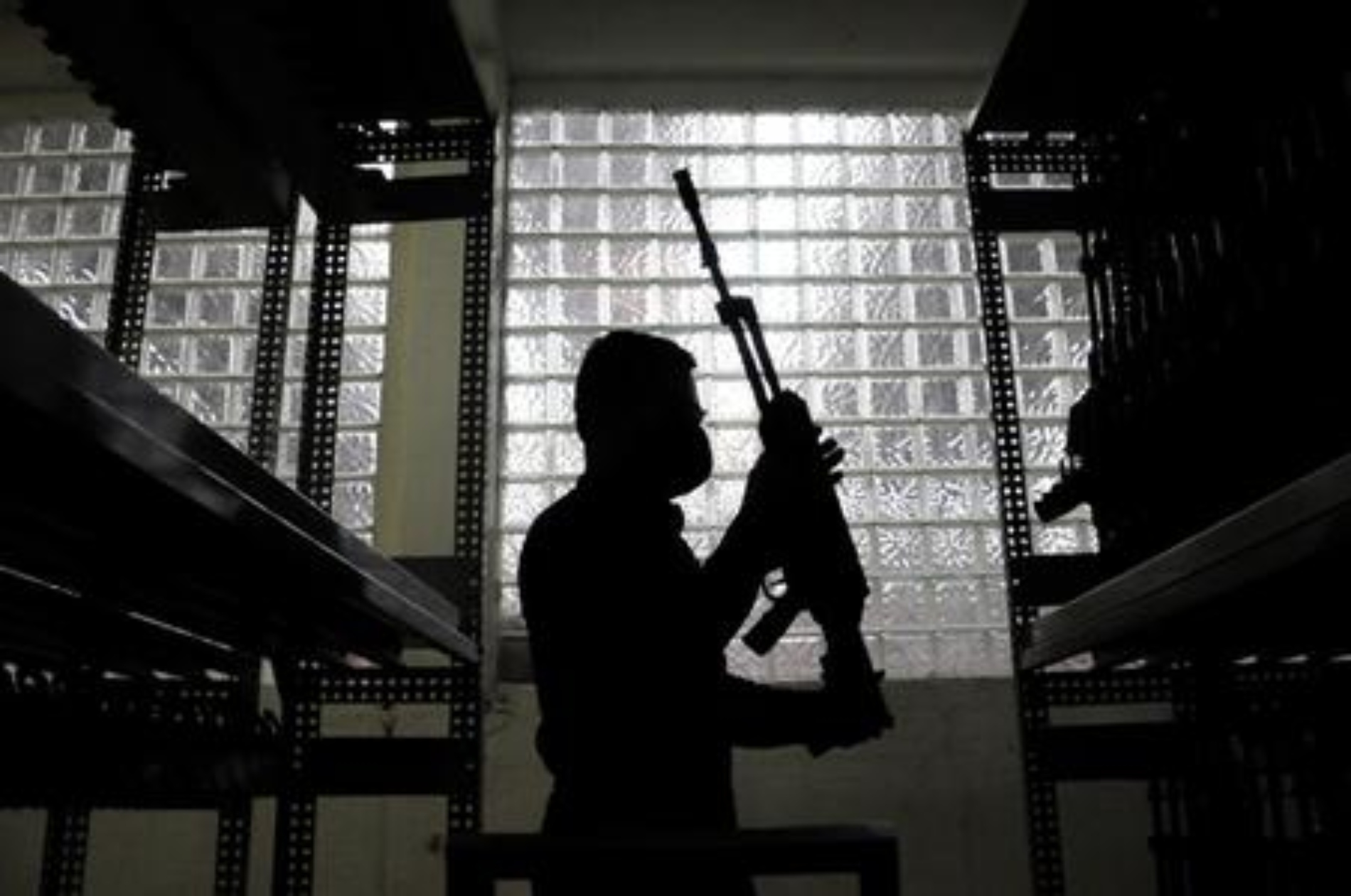 La llegada del arma a grupos criminales preocupa a los agentes de seguridad. (DANIEL AUGUSTO /CUARTOSCURO)