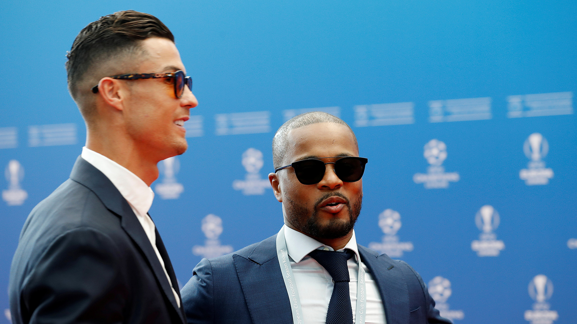 Patrice Evra junto a Cristiano Ronaldo, su ex compañero (Reuters)