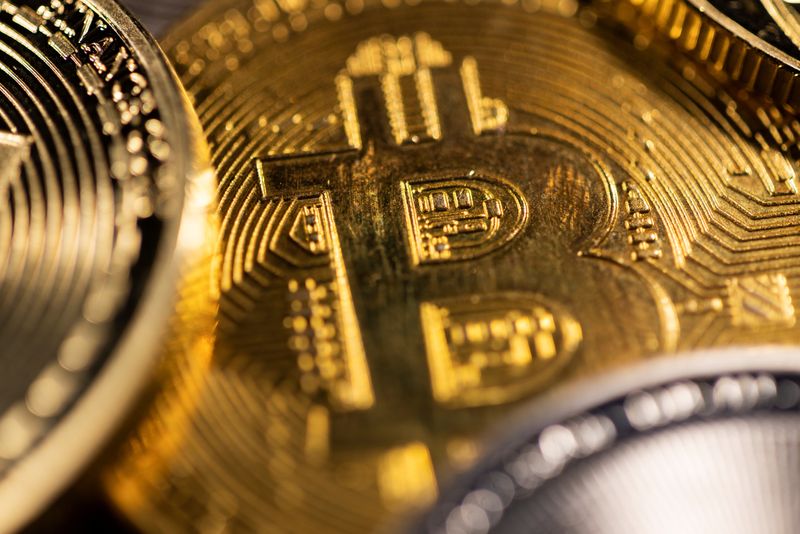Représentation de la crypto-monnaie bitcoin dans une illustration prise le 29 novembre 2021. REUTERS/Dado Ruvic