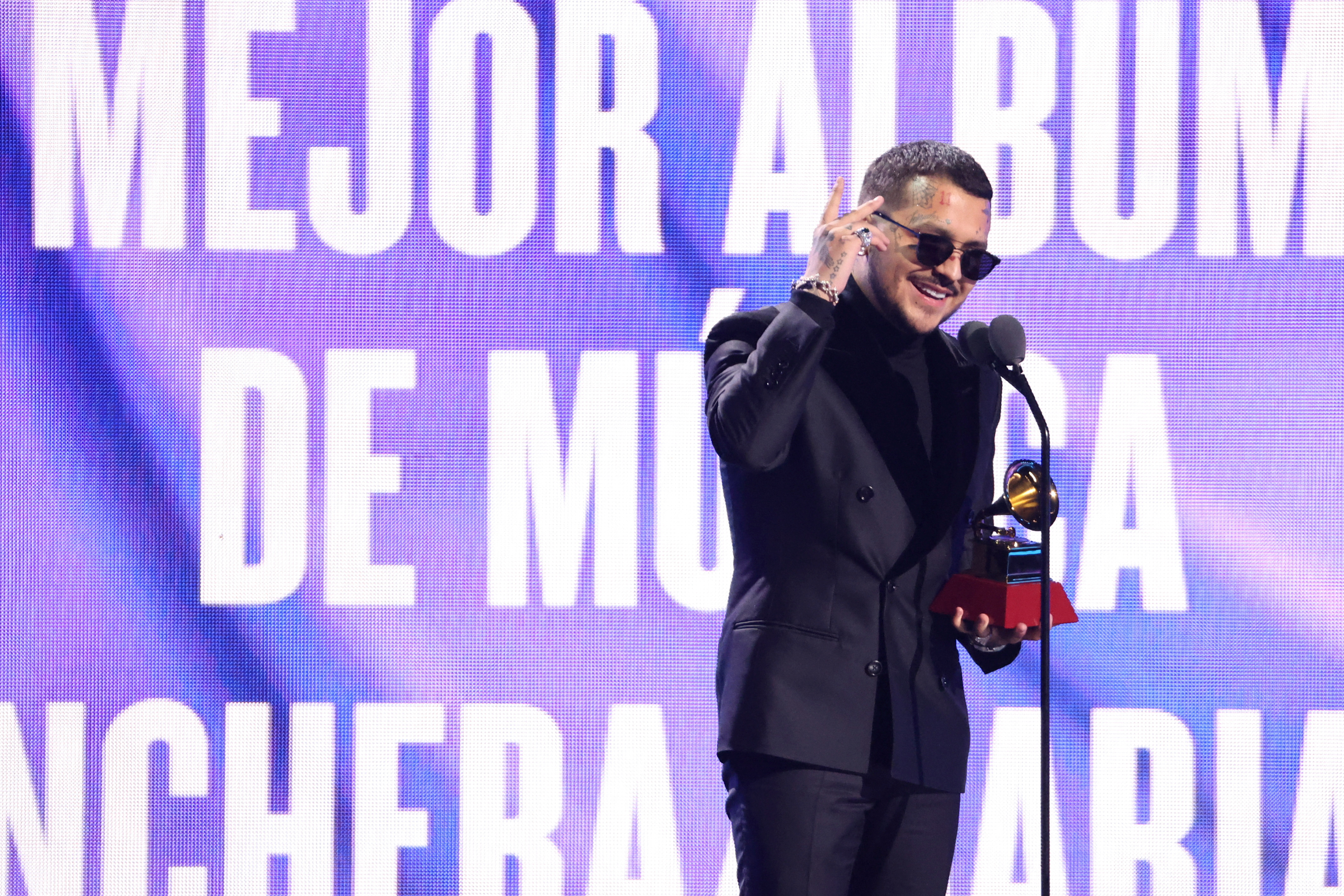 Nodal le dedicó un Grammy a su pareja Cazzu (REUTERS/Mario Anzuoni)