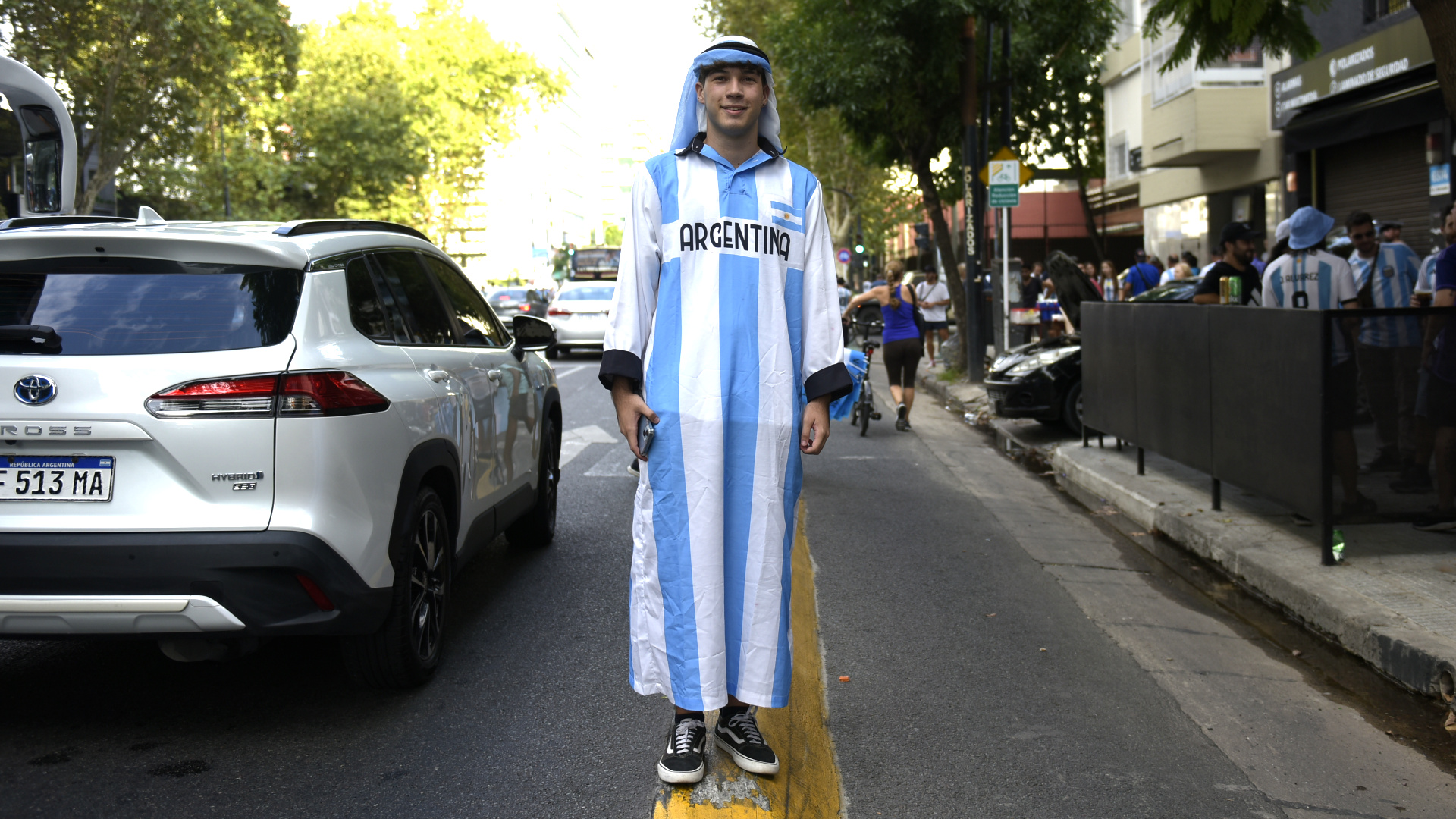 A fan dressed up in an Arab style alluding to Qatar, where Lionel Scaloni's team got the third star