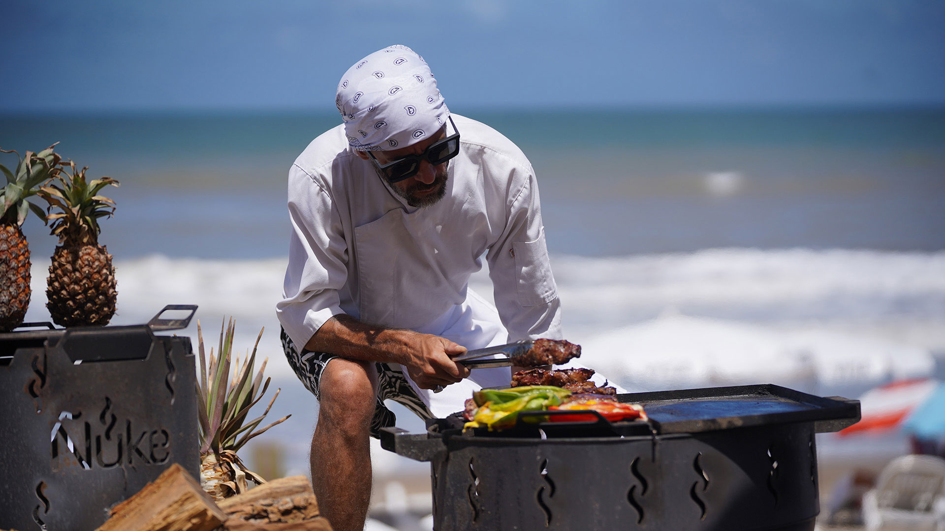 Cocina disruptiva: quién es y cómo trabaja el chef de Pinamar que está cambiando los platos de playa